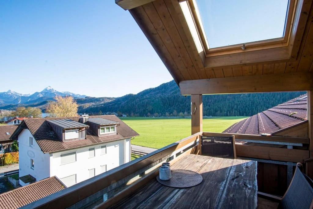 Luxury Living Near Weissensee +Balcony +Netflix Fussen Bagian luar foto